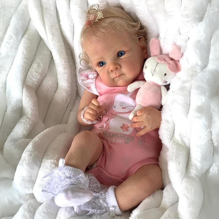 Bebê Reborn Alice 55cm, boneca realista com corpo macio, olhos vivos, cabelo fio a fio e acessórios. Perfeita para crianças 3+, traz magia e carinho às brincadeiras!