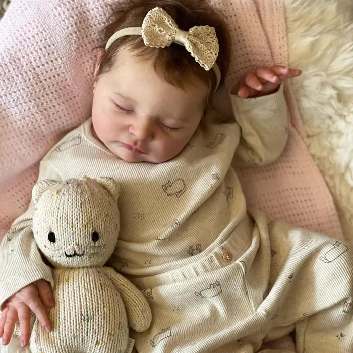 Bebê Reborn Amanda 50cm, boneca realista com corpo macio, olhos vivos, cabelo fio a fio e acessórios. Perfeita para crianças 3+, traz magia e carinho às brincadeiras!