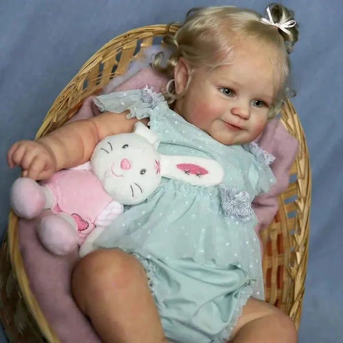 Bebê Reborn Clara 51cm, boneca realista de silicone com olhos vivos, cabelo fio a fio e acessórios. Perfeita para crianças 3+, traz magia e carinho às brincadeiras!