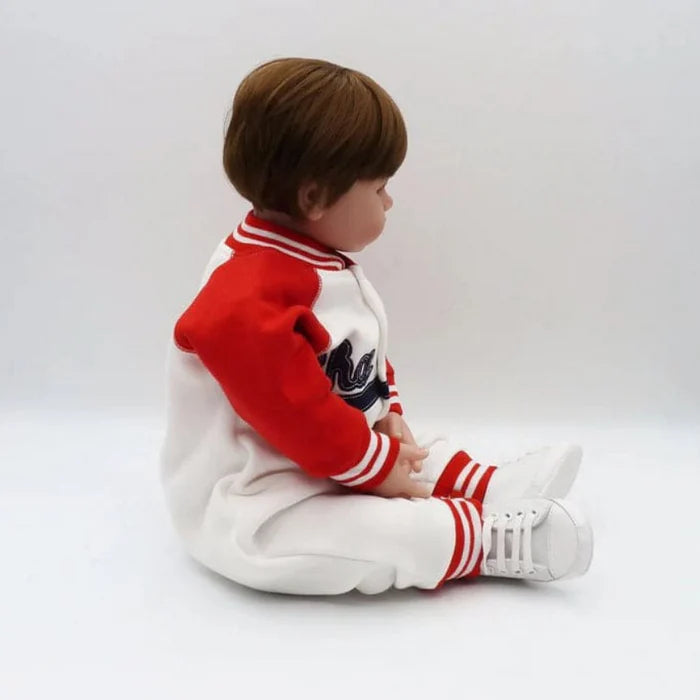 Bebê Reborn Daniel 56cm, boneco realista de silicone com olhos vivos, cabelo fio a fio e acessórios. Perfeito para crianças 3+, traz ternura e magia às brincadeiras!