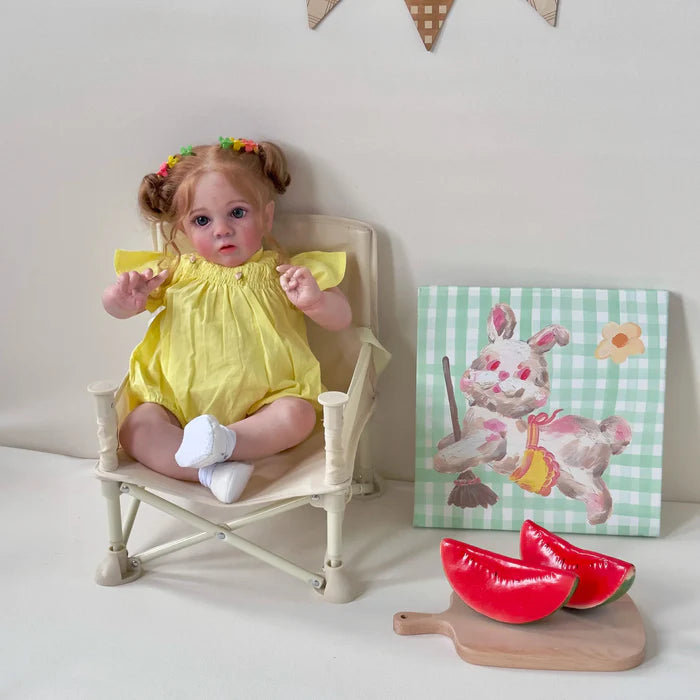 Bebê Reborn Giovana 60cm, boneca realista de silicone com corpo macio, olhos vivos, cabelo enraizado e acessórios. Perfeita para crianças 3+, cheia de ternura!