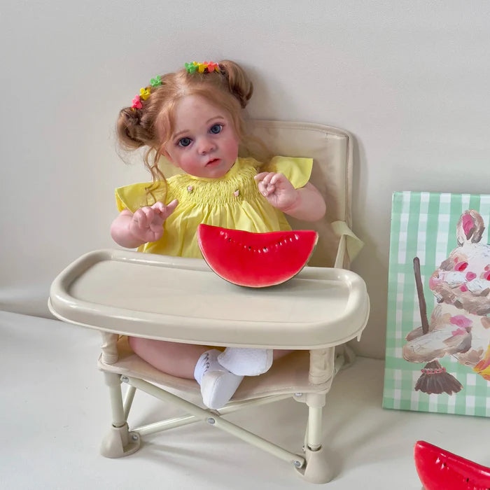 Bebê Reborn Giovana 60cm, boneca realista de silicone com corpo macio, olhos vivos, cabelo enraizado e acessórios. Perfeita para crianças 3+, cheia de ternura!