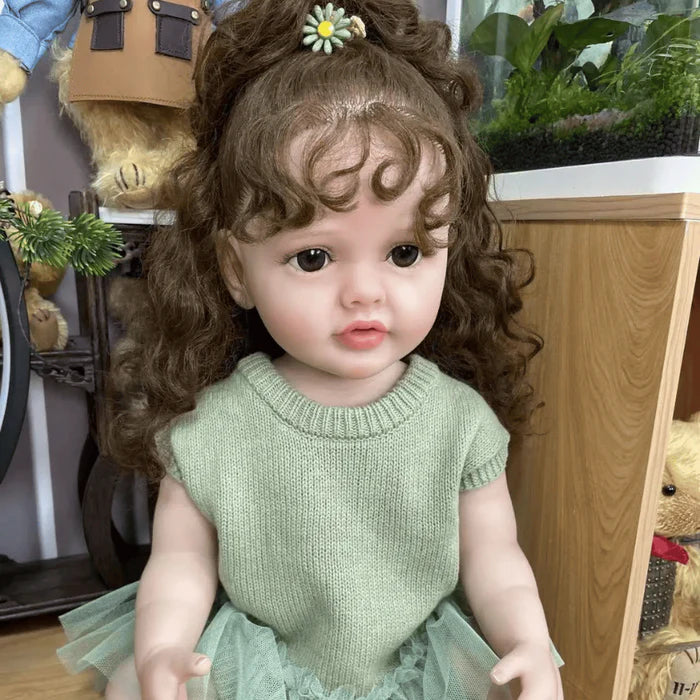 Bebê Reborn Jade 55cm, boneca realista de silicone com olhos fixos, cabelo enraizado e acessórios. Perfeita para crianças 3+, traz magia e ternura às brincadeiras!