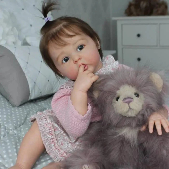 Bebê Reborn Yasmin 50cm, boneca realista de silicone com olhos vivos, cabelo fio a fio e acessórios. Perfeita para crianças 3+, traz magia e carinho às brincadeiras!