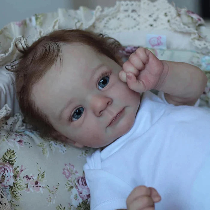 Bebê Reborn Esmeralda 55cm, boneca realista com corpo macio, olhos vivos, cabelo fio a fio e acessórios. Perfeita para crianças 3+, traz magia e ternura às brincadeiras!