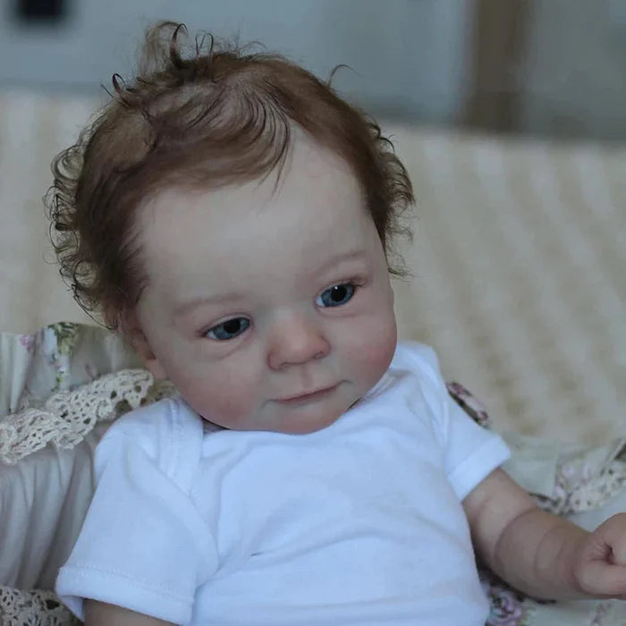 Bebê Reborn Esmeralda 55cm, boneca realista com corpo macio, olhos vivos, cabelo fio a fio e acessórios. Perfeita para crianças 3+, traz magia e ternura às brincadeiras!