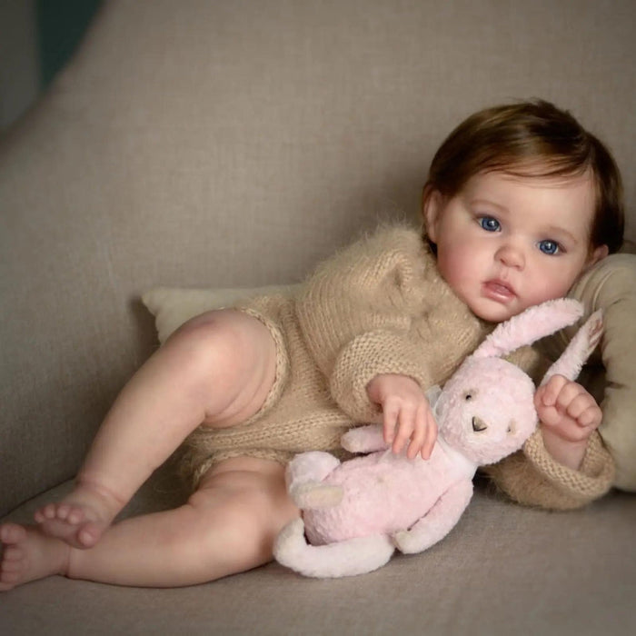 Bebê Reborn Heloísa 55cm, boneca realista com corpo macio, olhos vivos, cabelo fio a fio e acessórios. Perfeita para crianças 3+, traz magia e ternura às brincadeiras!
