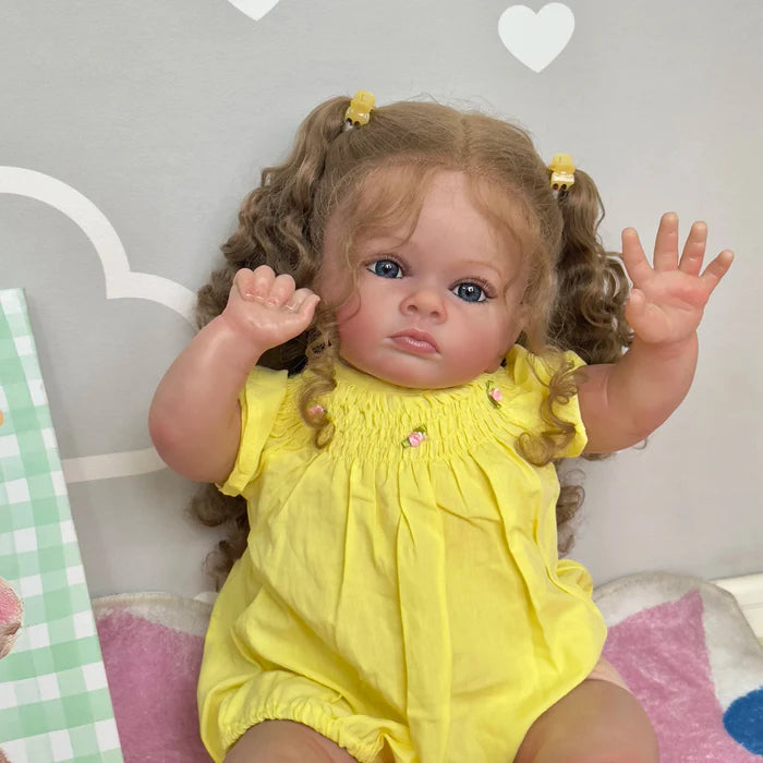 Bebê Reborn Luana 60cm, boneca realista com corpo macio, olhos vivos, cabelo enraizado e acessórios. Perfeita para crianças 3+, traz ternura às brincadeiras!
