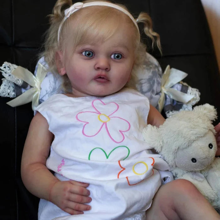 Bebê Reborn Maitê, boneca realista de 1,4kg com corpo macio, olhos abertos, cabelo enraizado e acessórios. Perfeita para crianças 3+, traz ternura e magia!