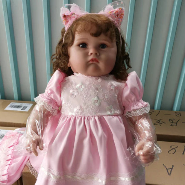 Bebê Reborn Malu, boneca realista de 1,4kg com corpo macio, olhos abertos, cabelo enraizado e acessórios. Perfeita para crianças 3+, traz ternura e magia!