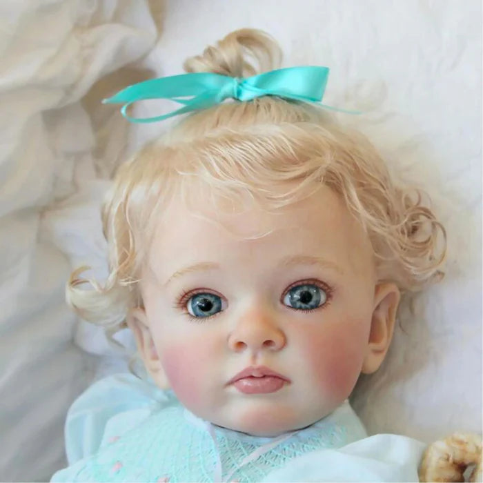 Bebê Reborn Maria 55cm, boneca realista com corpo macio, olhos vivos, cabelo fio a fio e acessórios. Perfeita para crianças 3+, traz magia e ternura às brincadeiras!