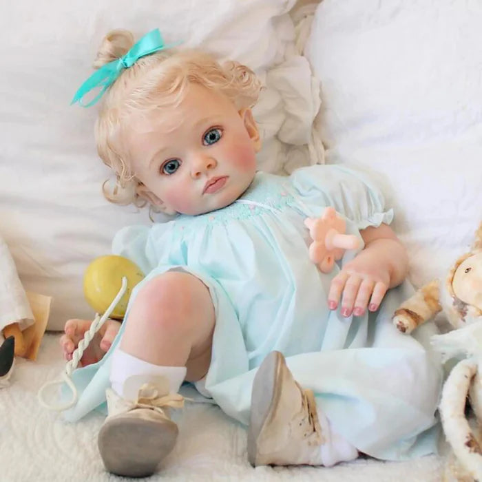 Bebê Reborn Maria 55cm, boneca realista com corpo macio, olhos vivos, cabelo fio a fio e acessórios. Perfeita para crianças 3+, traz magia e ternura às brincadeiras!