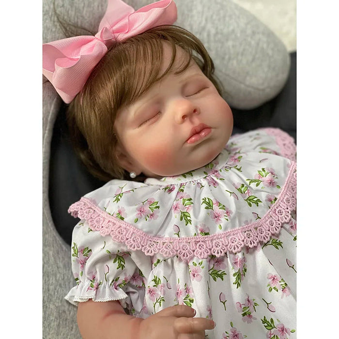 Bebê Reborn Mirella 48cm, boneca realista com corpo macio, olhos vivos, cabelo fio a fio e acessórios. Perfeita para crianças 3+, traz magia às brincadeiras!