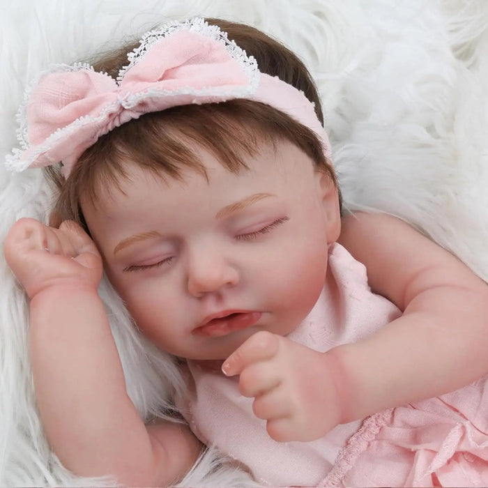 Bebê Reborn Rafaela 50cm, boneca realista com corpo macio, olhos vivos, cabelo enraizado e acessórios. Ideal para crianças 3+, estimula carinho e aprendizado!