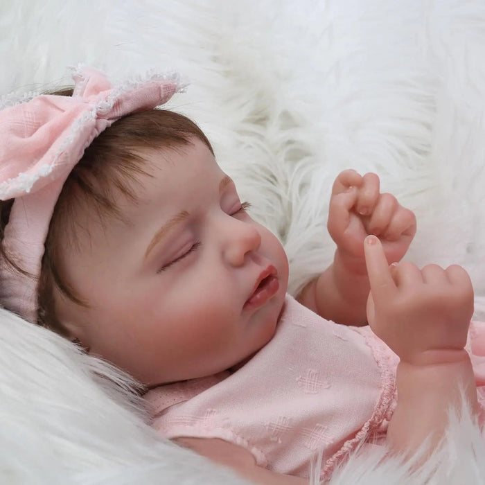 Bebê Reborn Rafaela 50cm, boneca realista com corpo macio, olhos vivos, cabelo enraizado e acessórios. Ideal para crianças 3+, estimula carinho e aprendizado!