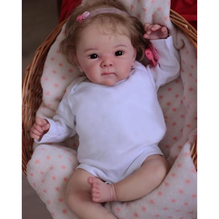 Bebê Reborn Valentina 55cm, boneca realista com corpo macio, olhos vivos, cabelo fio a fio e acessórios. Perfeita para crianças 3+, traz magia às brincadeiras!