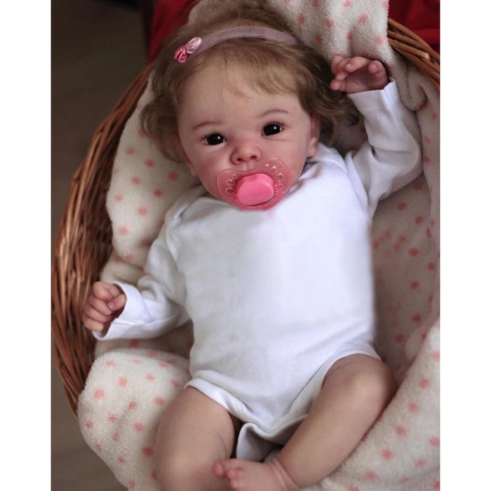 Bebê Reborn Valentina 55cm, boneca realista com corpo macio, olhos vivos, cabelo fio a fio e acessórios. Perfeita para crianças 3+, traz magia às brincadeiras!