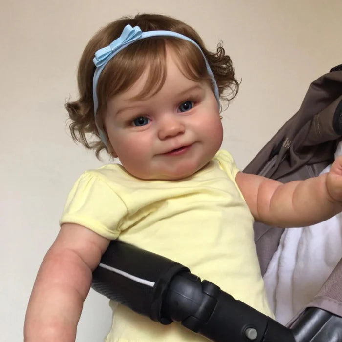 Bebê Reborn Verônica 50cm, boneca realista de vinil com olhos vivos, cabelo fio a fio e acessórios. Perfeita para crianças 3+, traz ternura e magia às brincadeiras!