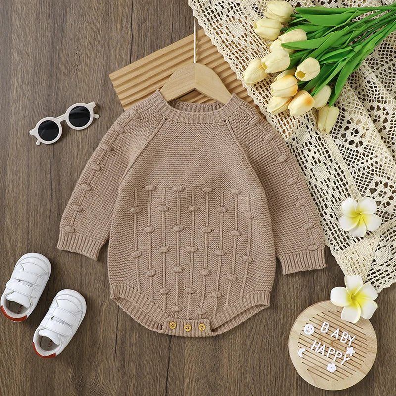 Body infantil de manga longa para recém-nascido, ideal para dias frios, feito com tecido macio, antialérgico e confortável.