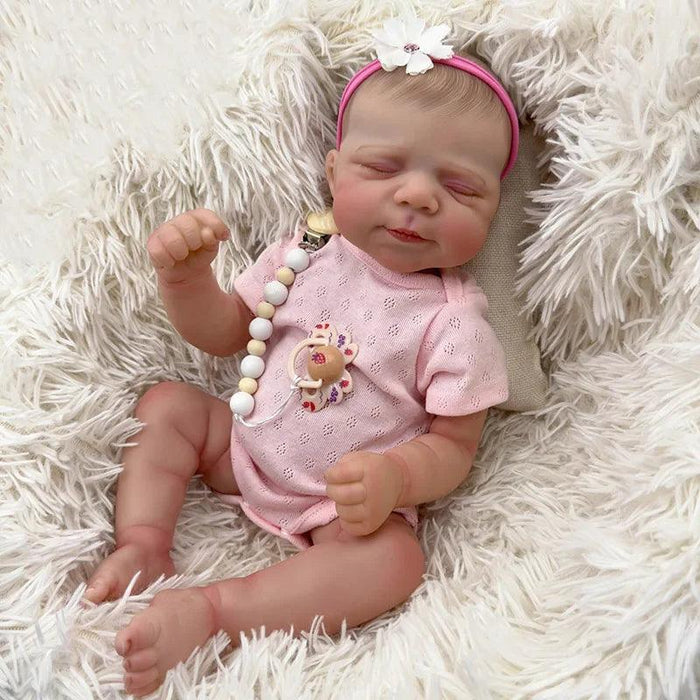 Bebê Reborn Cecília 48cm, boneca artesanal de silicone com olhos fechados, cabelo pintado e acessórios. Perfeita para crianças 3+ e colecionadores, ideal para banho!