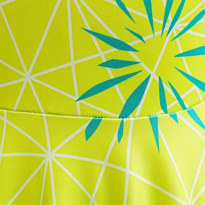 Fantasia Divertida Mente Alegria, em poliéster, com vestido e peruca. Perfeita para crianças, combina magia e conforto em brincadeiras encantadas!
