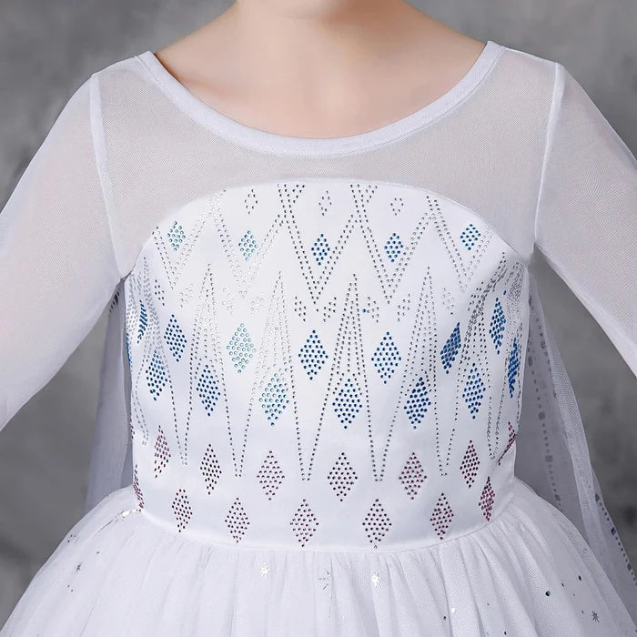 Fantasia Elsa com vestido e acessórios (coroa, varinha, cabelo, luva, joias), em cetim, algodão, poliéster e malha. Perfeita para crianças, combina magia e conforto!