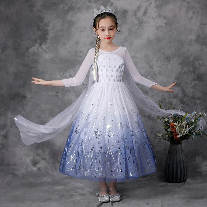 Fantasia Elsa com vestido e acessórios (coroa, varinha, cabelo, luva, joias), em cetim, algodão, poliéster e malha. Perfeita para crianças, combina magia e conforto!