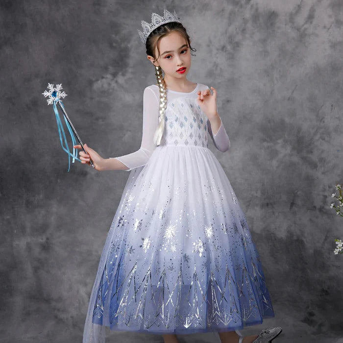 Fantasia Elsa com vestido e acessórios (coroa, varinha, cabelo, luva, joias), em cetim, algodão, poliéster e malha. Perfeita para crianças, combina magia e conforto!