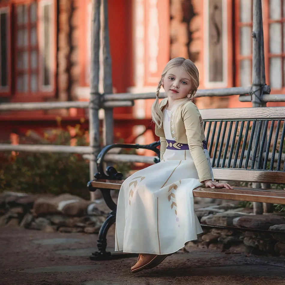 Fantasia Infantil Anna Frozen Simples, em poliéster, malha e algodão. Perfeita para crianças, combina magia e conforto em brincadeiras encantadas e festas temáticas!