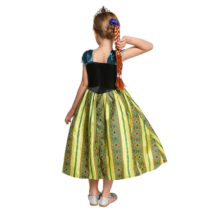 Fantasia Infantil Anna Frozen com vestido, coroa, varinha e peruca, em poliéster. Perfeita para crianças em festas e eventos, inspirada na princesa de Arendelle!