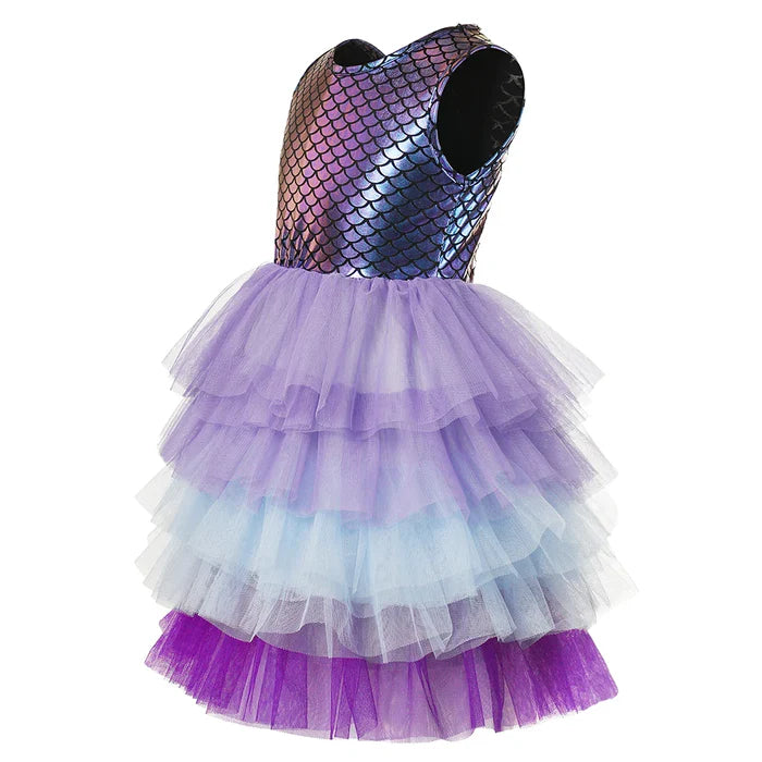 Fantasia Infantil Ariel Pequena Sereia com vestido em voil, malha e algodão. Perfeita para crianças em festas e eventos, com design mágico inspirado na princesa do mar!