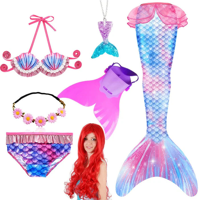 Fantasia Infantil Ariel Pequena Sereia com cauda, biquíni, tiara, nadadeira, colar e cabelo. Perfeita para crianças, combina magia e conforto em aventuras subaquáticas!