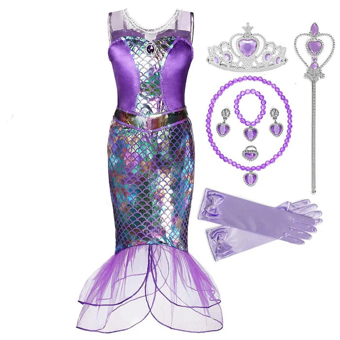 Fantasia Infantil Ariel Magia do Mar com coroa, varinha, luvas e joias, em poliéster. Perfeita para crianças em festas, com design mágico inspirado na sereia Ariel!