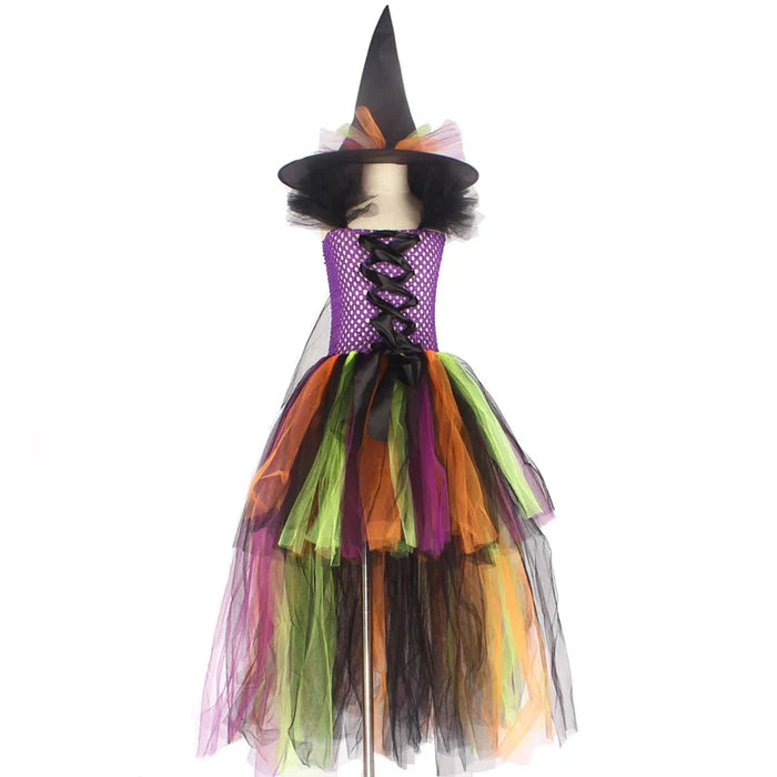 Fantasia Infantil Bruxinha Colorida com vestido e chapéu, em tule, voil e nylon. Perfeita para crianças, ideal para Halloween e festas com design encantador e mágico!