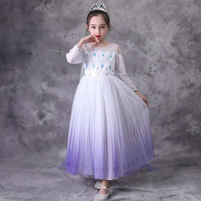 Fantasia Infantil Elsa Frozen com vestido, varinha, coroa e luva, em poliéster e viscose. Perfeita para crianças, combina magia e conforto em aventuras encantadas!