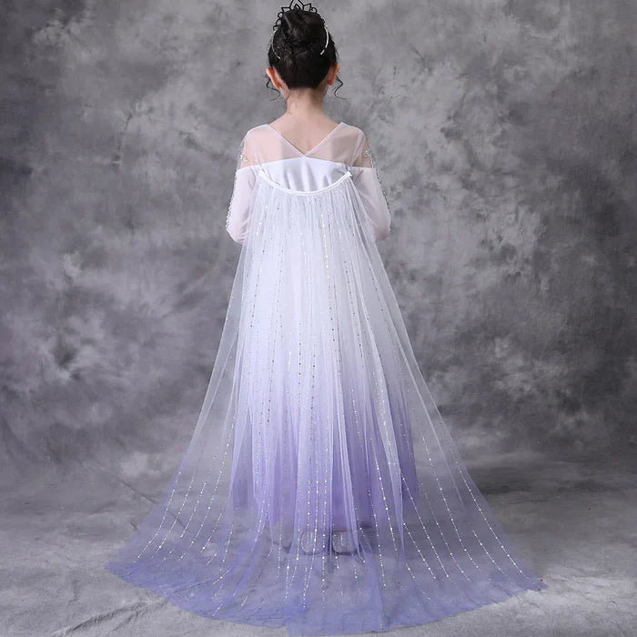 Fantasia Infantil Elsa Frozen com vestido, varinha, coroa e luva, em poliéster e viscose. Perfeita para crianças, combina magia e conforto em aventuras encantadas!