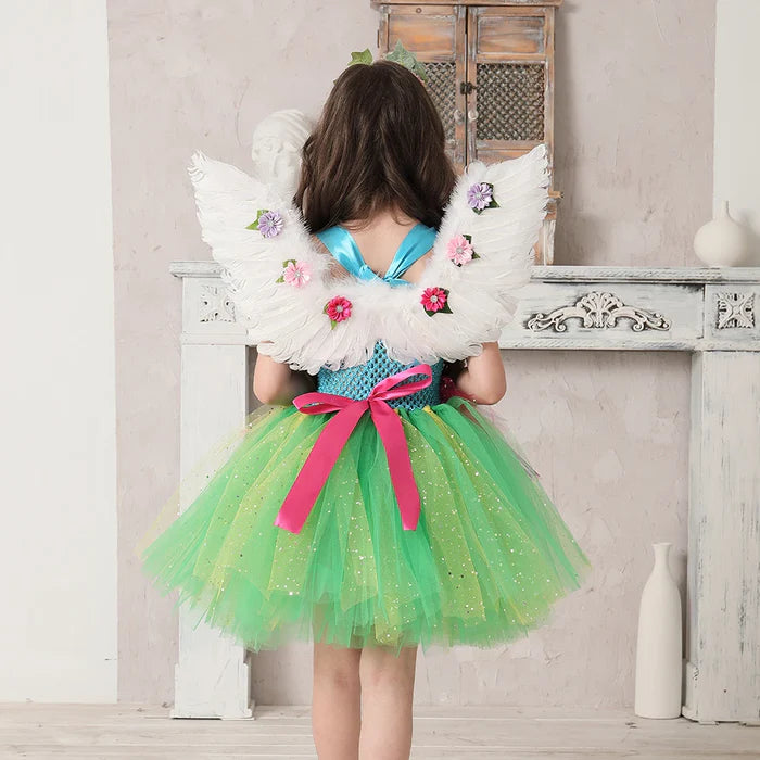 Fantasia Infantil Fada Arco Íris com vestido, acessório de cabelo e asa de borboleta, em elastano, tule, nylon e voile. Perfeita para crianças em aventuras encantadas!