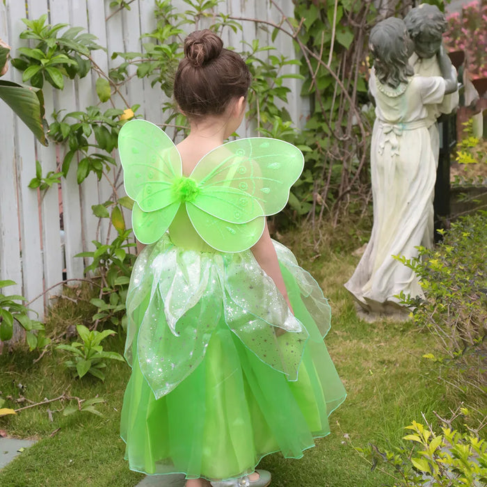 Fantasia Infantil Fada Tinker Bell com vestido, asa, luva, coroa, colar e brinco, em poliéster e viscose. Perfeita para crianças, combina magia e conforto em aventuras!