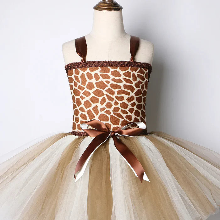 Fantasia Infantil Girafinha Magia, em poliéster e nylon. Perfeita para crianças, combina magia e conforto em brincadeiras encantadas e festas temáticas adoráveis!