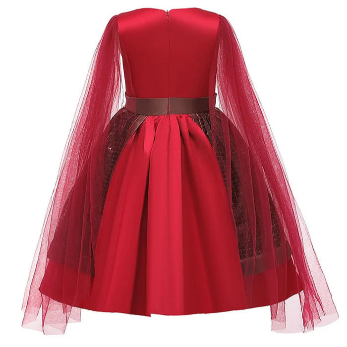 Fantasia Infantil Guerreira Mulan com vestido, leque e espada, em poliéster. Perfeita para crianças em festas e eventos, inspirada na heroína com estilo e bravura!