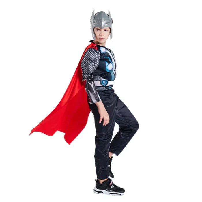 Fantasia Infantil Heróis Cosplay, em poliéster, perfeita para crianças em aventuras mágicas. Ideal para festas e brincadeiras, combina estilo e imaginação com qualidade!