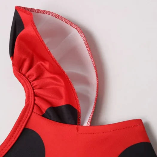 Fantasia Infantil Ladybug Miraculous com vestido, bolsa e máscara, em poliéster. Perfeita para crianças, combina magia e conforto em aventuras encantadas e festas!