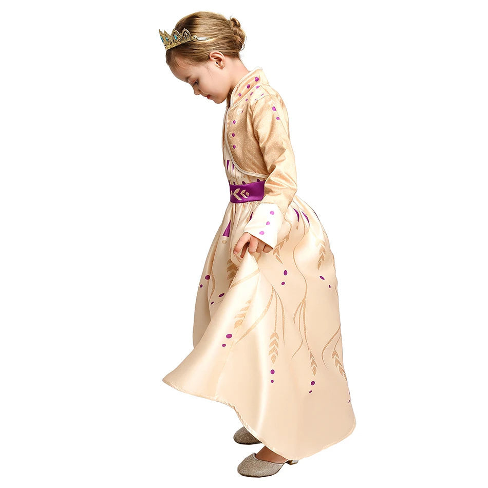 Fantasia Infantil Princesa Anna Frozen com vestido, coroa e varinha, em cetim, malha e poliéster. Perfeita para crianças em festas e eventos temáticos com estilo mágico!