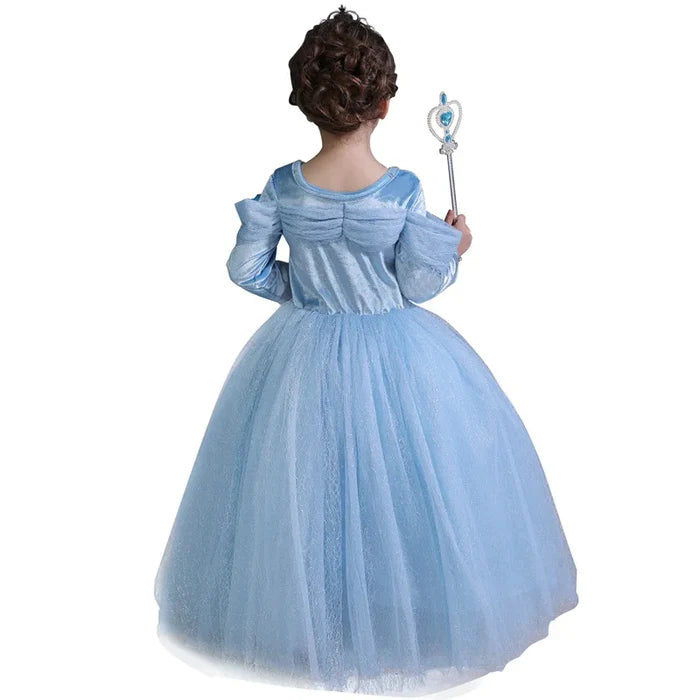 Fantasia Infantil Cinderela Baile Real com vestido, varinha, luva e coroa, em poliéster e viscose. Perfeita para crianças em festas e eventos com magia de conto de fadas!