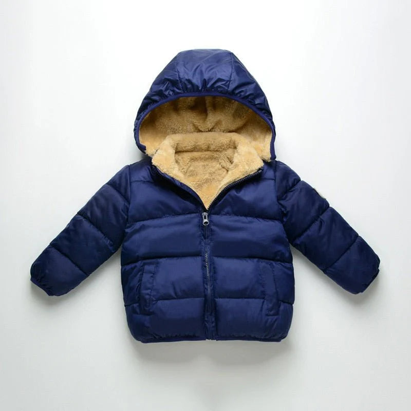 Jaqueta Infantil com Forro Peluciado e Capuz Removível Unissex, quente e estilosa, em poliéster e algodão. Ideal para crianças no inverno, com isolamento térmico!