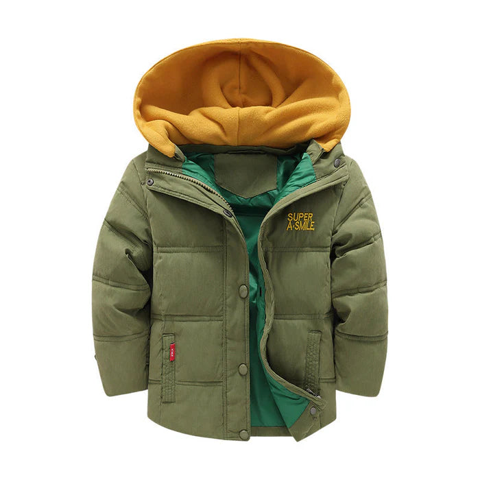 Jaqueta Infantil Masculina com Capuz, em poliéster com forro de nylon, quente e estilosa. Perfeita para meninos no inverno, com proteção térmica e durabilidade!
