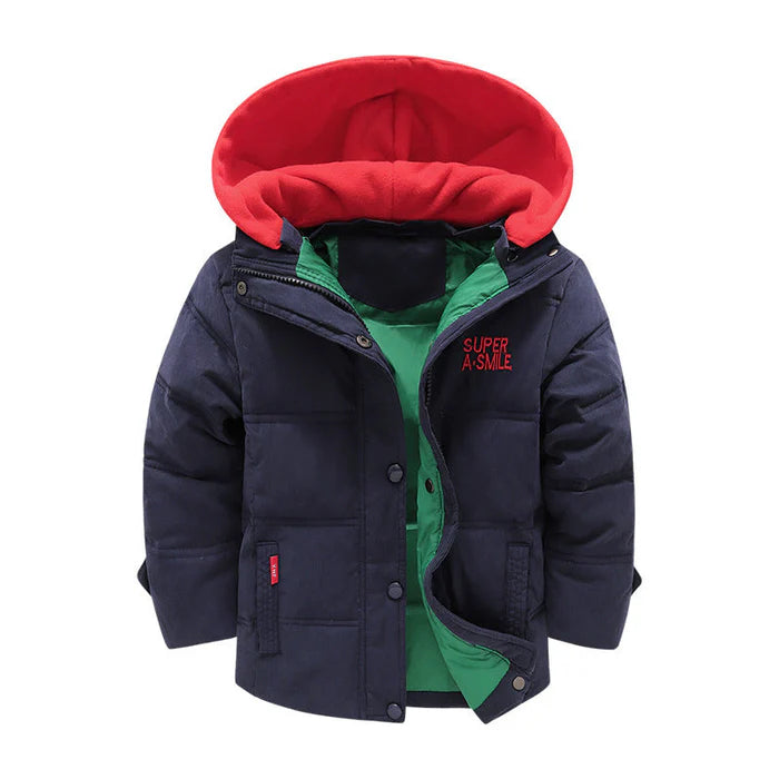 Jaqueta Infantil Masculina com Capuz, em poliéster com forro de nylon, quente e estilosa. Perfeita para meninos no inverno, com proteção térmica e durabilidade!