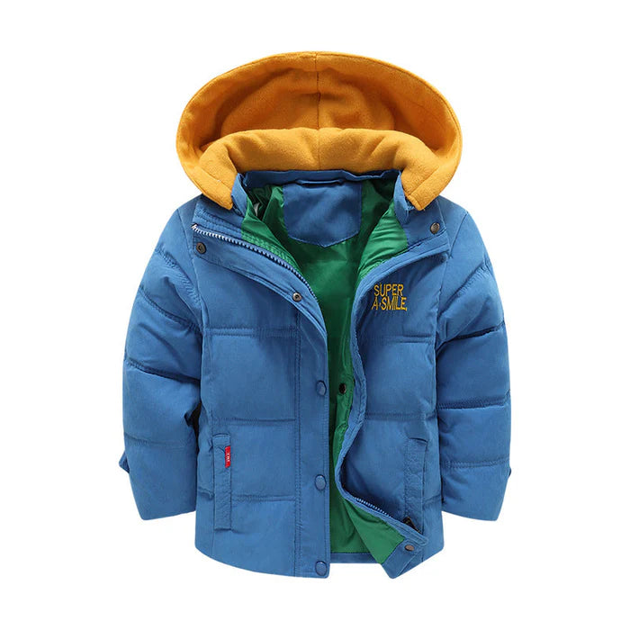 Jaqueta Infantil Masculina com Capuz, em poliéster com forro de nylon, quente e estilosa. Perfeita para meninos no inverno, com proteção térmica e durabilidade!