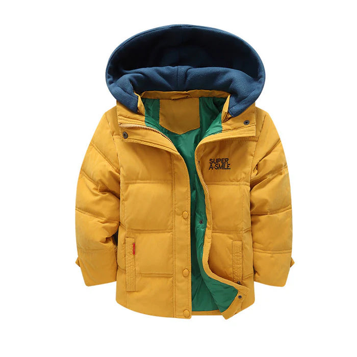 Jaqueta Infantil Masculina com Capuz, em poliéster com forro de nylon, quente e estilosa. Perfeita para meninos no inverno, com proteção térmica e durabilidade!