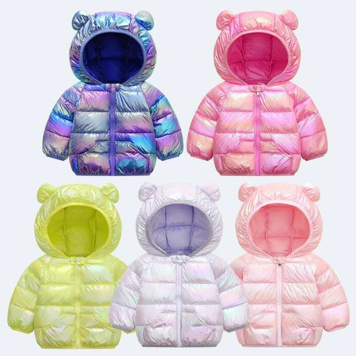 Jaqueta Infantil Puffer Holográfica com Capuz, quente e estilosa, com forro de pelúcia e isolamento térmico. Ideal para crianças no inverno, em poliéster e algodão!